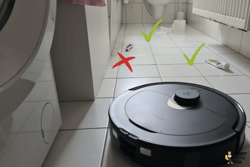 Das Testergebnis des Roborock Q Revo beim Hinderniserkennungstest von Badgegenständen ist zu sehen.